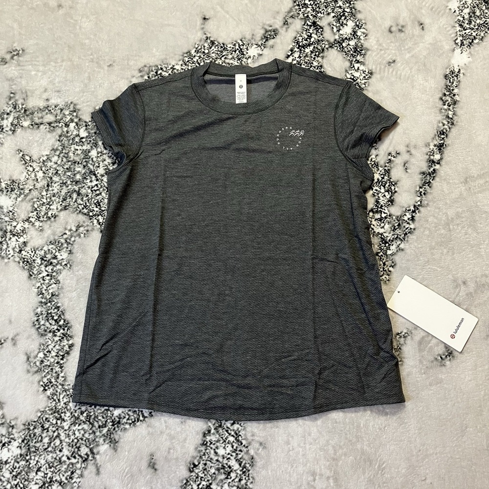 Lululemon Womens Medium Run Crew Shirt Gray Mesh Performance Athletic Tee NWT